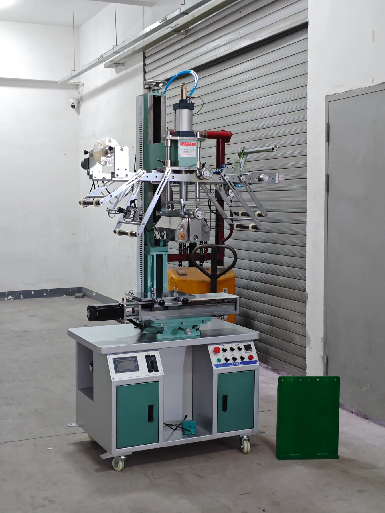 Heat transfer equipment configured for a large turnover box