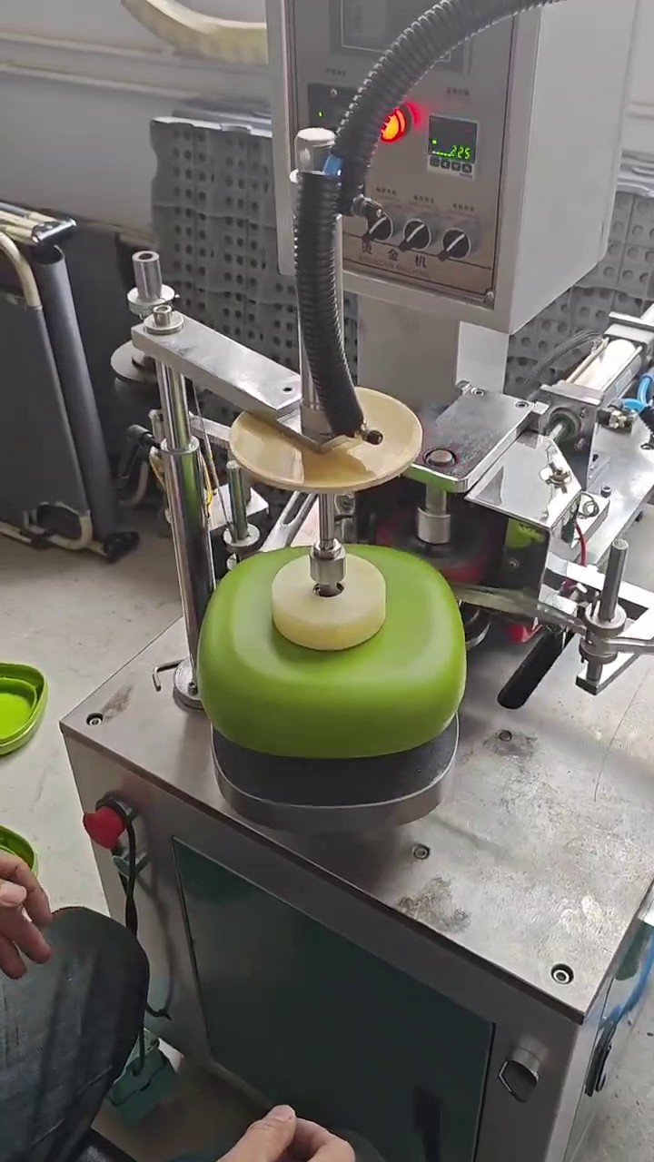 HF-100EC compact contour hot stamping operation